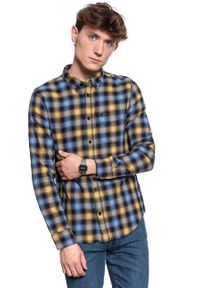 Lee - KOSZULA LEE BUTTON DOWN FROST BLUE L880OMMJ. Typ kołnierza: button down. Kolor: żółty. Materiał: materiał #9