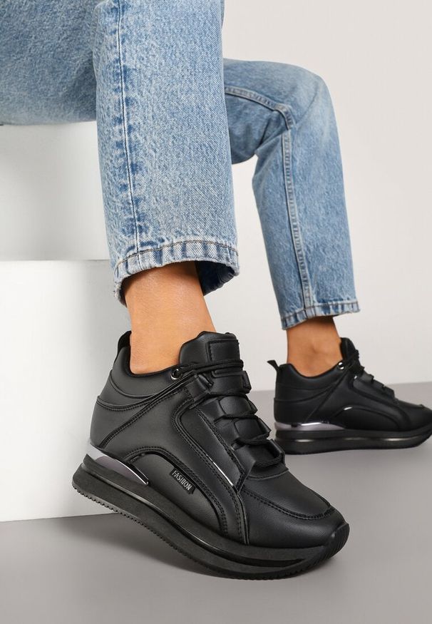 Born2be - Czarne Sneakersy na Ukrytym Koturnie z Metalicznymi Wstawkami Lilesi. Okazja: na co dzień. Kolor: czarny. Materiał: jeans. Obcas: na koturnie
