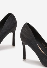 Renee - Czarne Szpilki Selivette. Nosek buta: otwarty. Kolor: czarny. Materiał: materiał. Obcas: na szpilce. Wysokość obcasa: średni #2