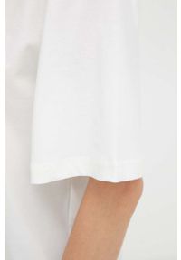 By Malene Birger t-shirt bawełniany kolor beżowy. Kolor: beżowy. Materiał: bawełna. Długość rękawa: krótki rękaw. Długość: krótkie. Wzór: gładki. Styl: klasyczny #2