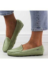 POTOCKI - Zielone ażurowe zamszowe mokasyny damskie Potocki 09301. Okazja: na co dzień. Kolor: zielony. Materiał: zamsz. Szerokość cholewki: normalna. Wzór: ażurowy. Sezon: wiosna, jesień, lato. Styl: casual, elegancki #1