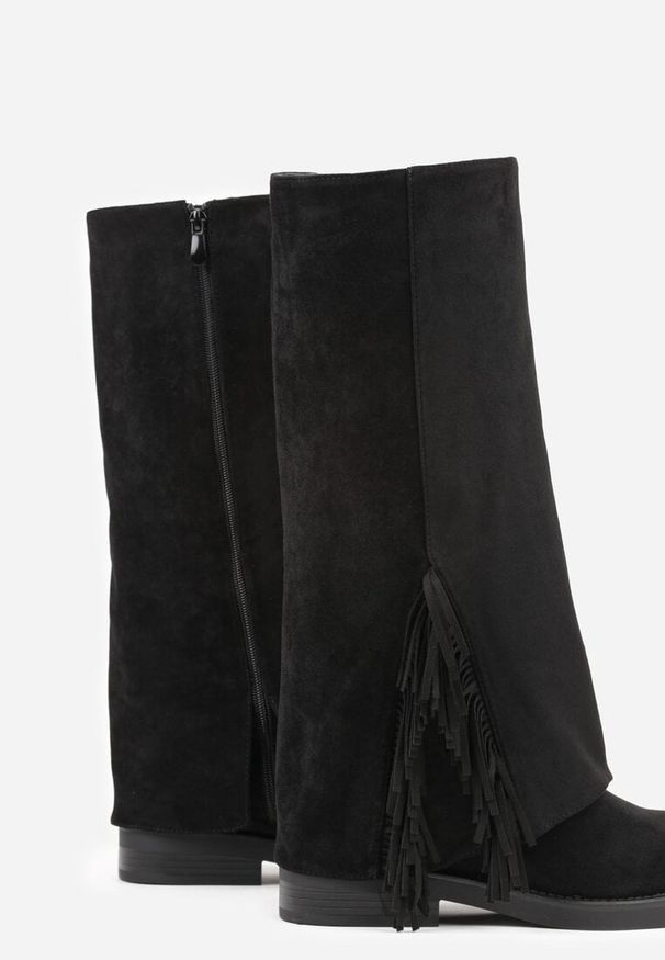 Born2be - Czarne Kozaki z Wywiniętą Cholewką i Frędzlami Reisela. Okazja: na co dzień. Kolor: czarny. Szerokość cholewki: normalna. Styl: casual