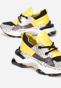 Renee - Żółte Sneakersy Leuceris. Nosek buta: okrągły. Kolor: żółty. Materiał: materiał, lakier