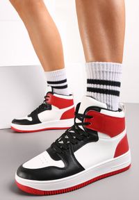 Renee - Biało-Czerwone Sneakersy Sznurowane za Kostkę z Perforacją Filomena. Wysokość cholewki: za kostkę. Kolor: biały #1