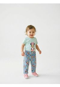 Sinsay - Jeansy pull on ze wzorkiem Disney - niebieski. Kolor: niebieski. Materiał: jeans. Wzór: motyw z bajki #1