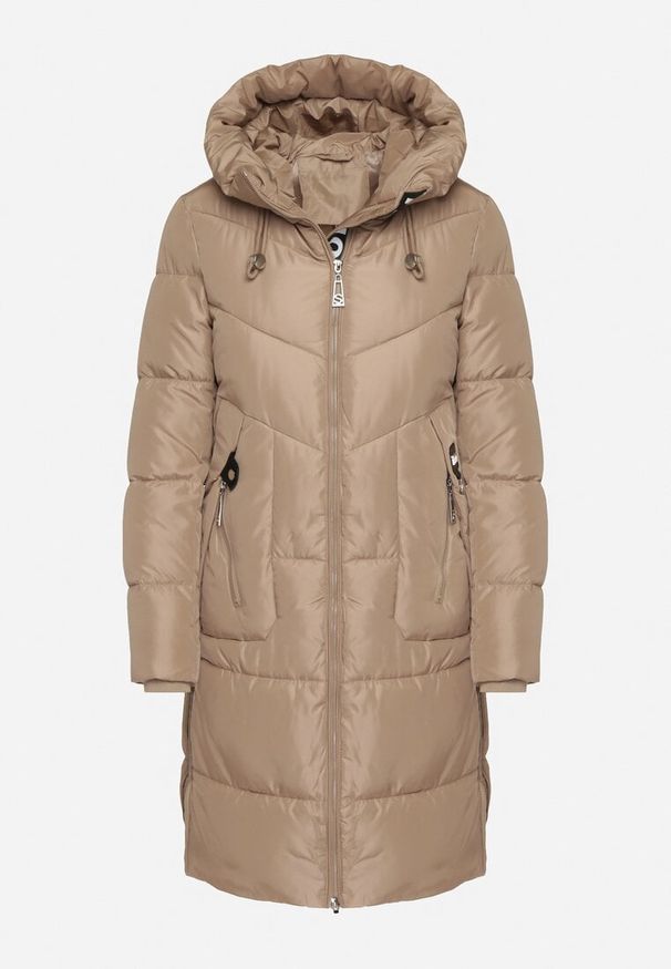 Born2be - Beżowa Długa Kurtka Pikowana z Kapturem i Ozdobną Taśmą przy Suwaku Galorrea. Okazja: na co dzień. Typ kołnierza: kaptur. Kolor: beżowy. Materiał: poliester, dzianina, jeans. Długość: długie. Styl: casual, elegancki