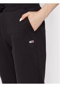 Tommy Jeans Spodnie dresowe Classics DW0DW08606 Czarny Regular Fit. Kolor: czarny. Materiał: bawełna #4