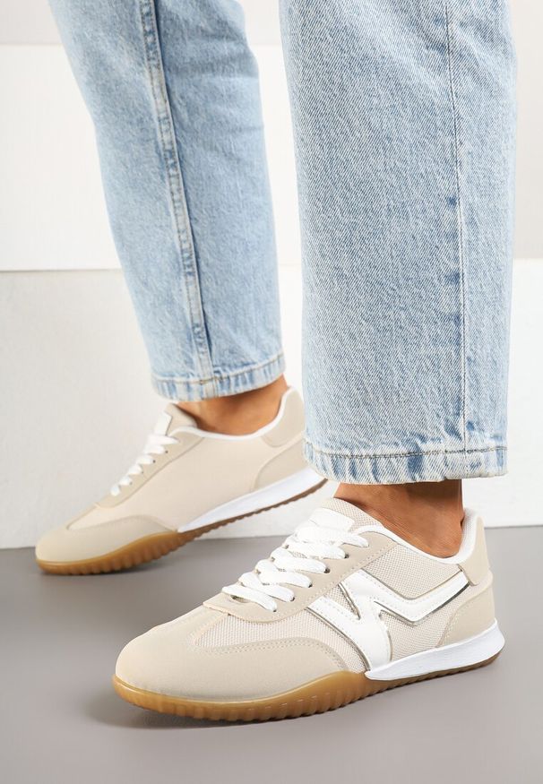 Renee - Beżowe Sneakersy w Stylu Tenisówek Ozdobione Naszywką Tanelis. Kolor: beżowy. Materiał: jeans. Wzór: aplikacja