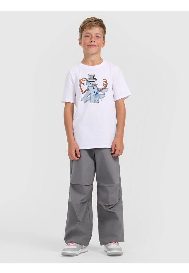 4f - 4F T-shirt regular z nadrukiem świątecznym chłopięcy - biały 128 (7-8 lat). Kolor: biały. Materiał: materiał, jeans, bawełna, dresówka. Wzór: nadruk. Sezon: lato. Styl: wizytowy