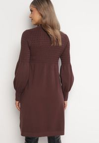 Born2be - Brązowa Sweterkowa Sukienka z Półgolfem Deulia. Kolor: brązowy. Materiał: dzianina. Sezon: jesień, zima #2