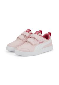 Buty do chodzenia dla dzieci Puma Courtflex V2 V PS. Zapięcie: rzepy. Kolor: różowy, wielokolorowy, biały. Materiał: syntetyk, materiał, tkanina. Szerokość cholewki: normalna. Sport: turystyka piesza #1