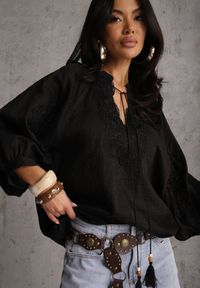 Renee - Czarna Wiązana Bluzka w Stylu Boho z Tencelu z Koralikami i Koronką Helotis. Okazja: na co dzień. Kolor: czarny. Materiał: koronka. Wzór: koronka. Styl: boho #8