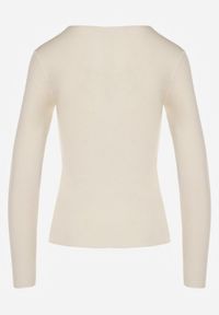 Born2be - Jasnobeżowa Wiskozowa Bluzka z Długim Rękawem z Dodatkiem Kaszmiru Uninda. Okazja: na co dzień. Kolor: beżowy. Materiał: wiskoza, kaszmir. Długość rękawa: długi rękaw. Długość: długie. Styl: casual, elegancki #2