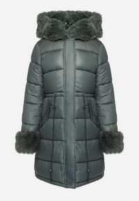 Born2be - Ciemnozielona Pikowana Kurtka z Kapturem i Futrzanymi Wstawkami Ściągana Sznurkiem w Talii Emirale. Okazja: na co dzień. Typ kołnierza: kaptur. Kolor: zielony. Materiał: futro. Wzór: aplikacja. Styl: casual, elegancki #5