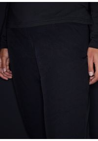 bonprix - Termiczne spodnie z podszewką z polaru i wygodnym paskiem, hydrofobowe. Kolor: czarny. Materiał: polar #3