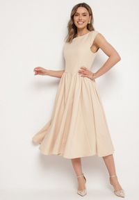 Born2be - Beżowa Rozkloszowana Sukienka Vices z Dekoltem Typu Łódka Milasena. Okazja: na co dzień. Kolor: beżowy. Materiał: jeans. Wzór: aplikacja. Typ sukienki: rozkloszowane. Styl: casual #7