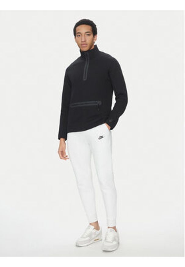 Nike Spodnie dresowe FB8002 051 Szary Regular Fit. Kolor: szary. Materiał: bawełna