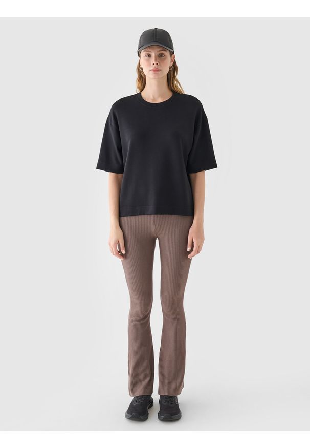 4f - 4F T-shirt regular z modalem damski - czarny XS. Okazja: na co dzień. Kolor: czarny. Materiał: dzianina, jersey, materiał, syntetyk. Długość rękawa: krótki rękaw. Długość: krótkie. Wzór: gładki, ze splotem. Styl: casual, klasyczny, sportowy