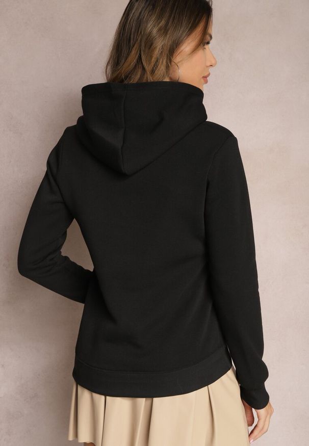 Renee - Czarna Bluza Kangurka Ocieplona Polarem z Ozdobnym Nadrukiem Elili. Okazja: na co dzień. Kolor: czarny. Materiał: polar. Wzór: nadruk. Styl: elegancki, casual