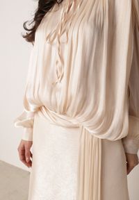 Born2be - Jasnobeżowa Szyfonowa Sukienka Koktajlowa o Rozkloszowanym Kroju Thagune. Okazja: na randkę. Kolor: beżowy. Materiał: szyfon. Styl: wizytowy #4