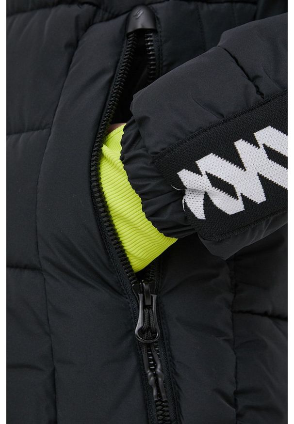 Superdry Kurtka damska kolor czarny zimowa. Okazja: na co dzień. Typ kołnierza: kaptur. Kolor: czarny. Materiał: poliester. Sezon: zima. Styl: casual