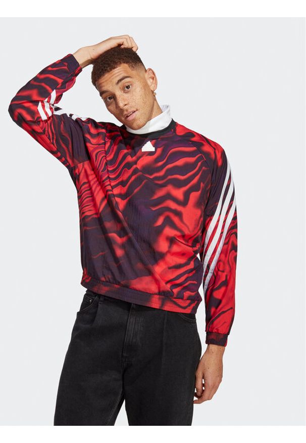 Adidas - adidas Bluza Future Icons Graphic Crew Sweatshirt IC8266 Czerwony Loose Fit. Kolor: czerwony. Materiał: syntetyk