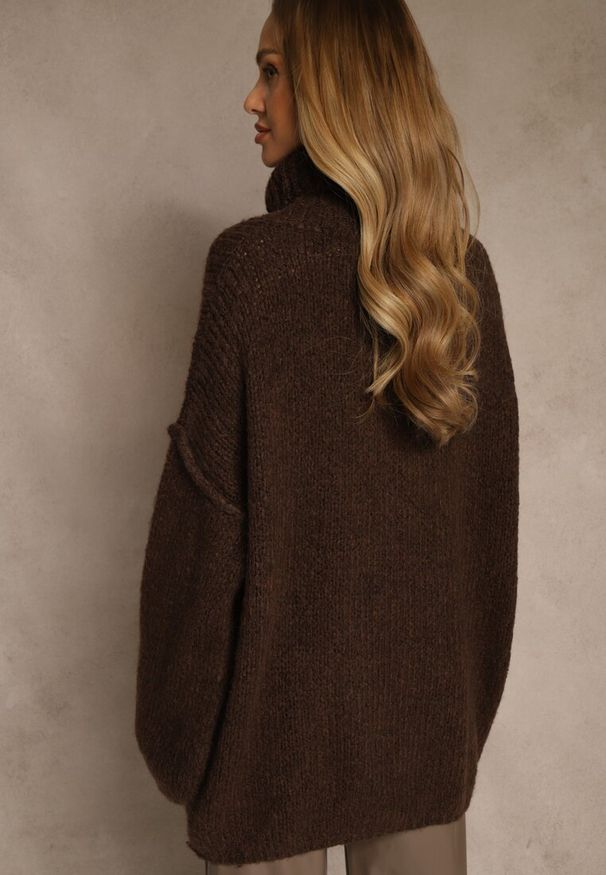 Renee - Brązowy Oversizowy Golf z Dodatkiem Wełny i Wiskozy Tenafera. Typ kołnierza: golf. Kolor: brązowy. Materiał: wiskoza, wełna