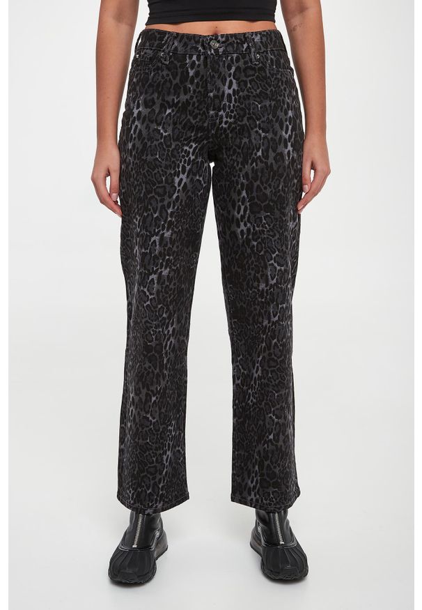 Jeansy damskie w panterkę DKNY JEANS. Wzór: motyw zwierzęcy