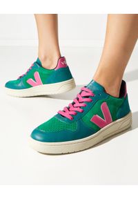 Veja - VEJA - Zielone sneakersy V-10. Nosek buta: okrągły. Kolor: zielony. Materiał: bawełna, materiał, guma, zamsz. Szerokość cholewki: normalna #1