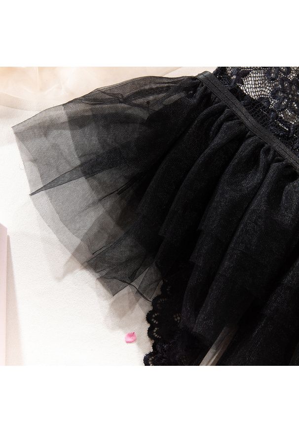 Intica - Komplet bielizny koronkowej z baskinką na romantyczne wieczory Sunnefa. Kolor: czarny. Materiał: koronka. Wzór: koronka