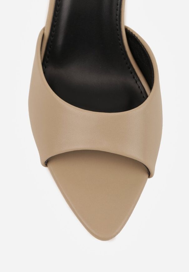 Renee - Ciemnobeżowe Klapki na Szpilce ze Szpiczastym Odkrytym Noskiem Sewnila. Nosek buta: szpiczasty. Kolor: beżowy. Materiał: jeans, koronka. Obcas: na szpilce. Styl: wizytowy, elegancki