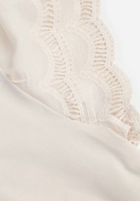 Renee - Beżowy T-shirt z Bawełny z Rękawami z Koronki Hycis. Kolor: beżowy. Materiał: bawełna, koronka. Wzór: koronka #3