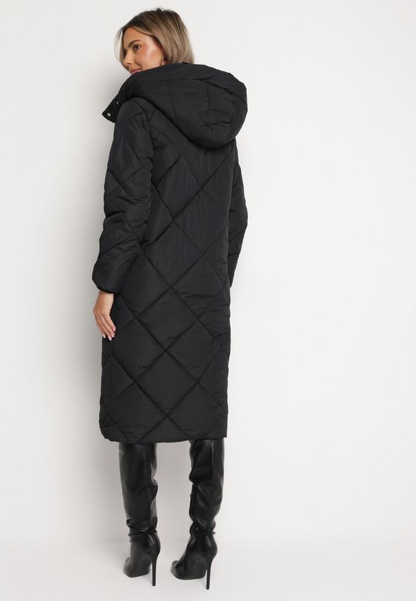 Born2be - Czarna Kurtka z Geometrycznym Pikowaniem Johnatta. Kolor: czarny. Wzór: geometria