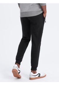 Ombre Clothing - Spodnie męskie dresowe z przeszyciami - czarne V5 OM-PASK-0137 - XXL. Kolor: czarny. Materiał: dresówka. Wzór: nadruk #7