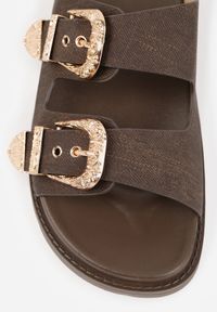 Born2be - Brązowe Płaskie Klapki z Regulowanymi Ozdobnymi Sprzączkami Lamicia. Kolor: brązowy. Materiał: jeans, len. Wzór: aplikacja. Styl: klasyczny #9