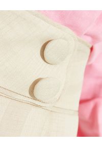 MARIANNA SENCHINA - Beżowe spodnie z wysokim stanem. Stan: podwyższony. Kolor: beżowy. Materiał: materiał. Styl: klasyczny #3