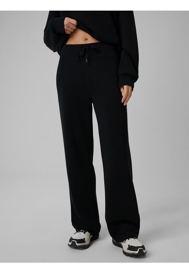 4f - 4F Spodnie dresowe z modalem damskie - czarne M. Stan: podwyższony. Kolor: czarny. Materiał: dresówka. Długość: do kostek. Wzór: gładki