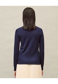 Tory Burch - TORY BURCH - Granatowy sweter z kaszmiru Iberia. Kolor: niebieski. Materiał: kaszmir. Długość rękawa: długi rękaw. Długość: długie. Wzór: haft. Styl: klasyczny