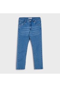 Sinsay - Spodnie jeansowe regular - Niebieski. Kolor: niebieski. Materiał: jeans