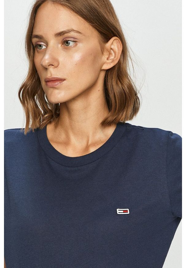 Tommy Jeans - T-shirt. Okazja: na co dzień. Kolor: niebieski. Materiał: dzianina. Wzór: gładki. Styl: casual