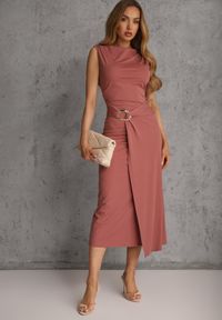 Renee - Różowa Dopasowana Sukienka Elegancka z Aplikacją w Talii Corope. Kolor: różowy. Wzór: aplikacja. Styl: elegancki #8