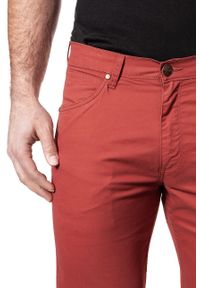 Wrangler - WRANGLER GREENSBORO RED OCHRE W15QAN73L. Materiał: materiał. Wzór: jednolity #10