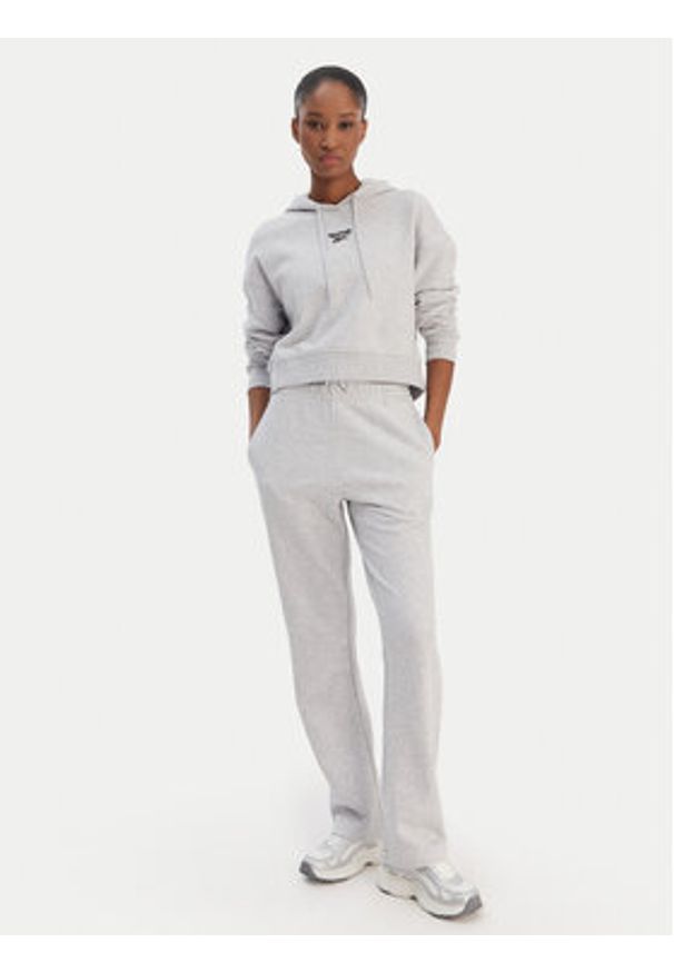 Reebok Spodnie dresowe Zuzanna RK25496CCW Szary Regular Fit. Kolor: szary. Materiał: syntetyk, bawełna