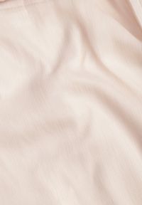 Renee - Beżowa Rozkloszowana Sukienka z Odkrytymi Plecami i Wiązaniem Syrissis. Typ kołnierza: kokarda. Kolor: beżowy. Materiał: materiał, tkanina. Wzór: aplikacja. Styl: wizytowy, elegancki. Długość: midi #6