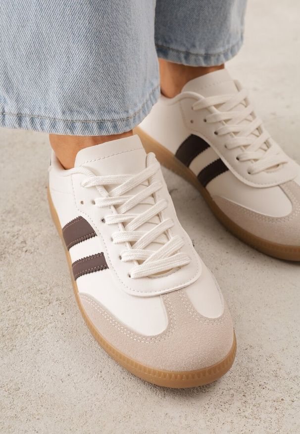 Renee - Beżowo-Brązowe Sneakersy VICES o Fasonie Klasycznych Tenisówek Azimina. Okazja: na co dzień. Kolor: beżowy. Materiał: jeans