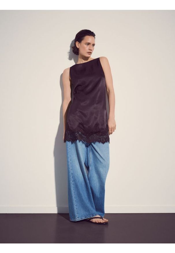 Reserved - Satynowa sukienka z koronką - brązowy. Kolor: brązowy. Materiał: satyna, koronka. Wzór: koronka. Typ sukienki: proste