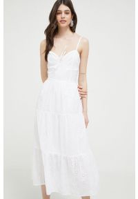 Hollister Co. sukienka bawełniana kolor biały midi rozkloszowana. Kolor: biały. Materiał: bawełna. Długość rękawa: na ramiączkach. Typ sukienki: rozkloszowane. Długość: midi #4