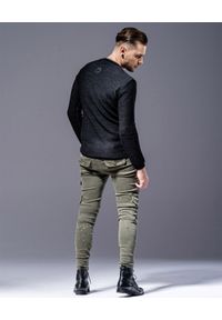 GUNS & TUXEDOS - Czarny sweter Edox. Okazja: na co dzień. Kolor: czarny. Materiał: tkanina. Długość rękawa: długi rękaw. Długość: długie. Styl: klasyczny, casual, elegancki #3