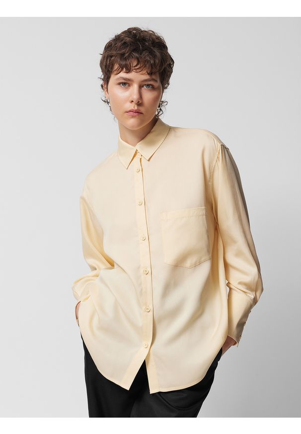 outhorn - Koszula oversize z lyocellu damska Outhorn - żółta. Kolor: żółty. Materiał: włókno, satyna, tkanina, materiał. Sezon: lato