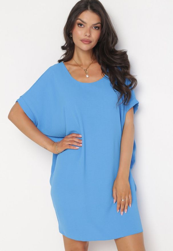 Born2be - Niebieska Mini Sukienka z Krótkim Rękawem o Fasonie Nietoperza Kharson. Kolor: niebieski. Długość rękawa: krótki rękaw. Styl: boho. Długość: mini